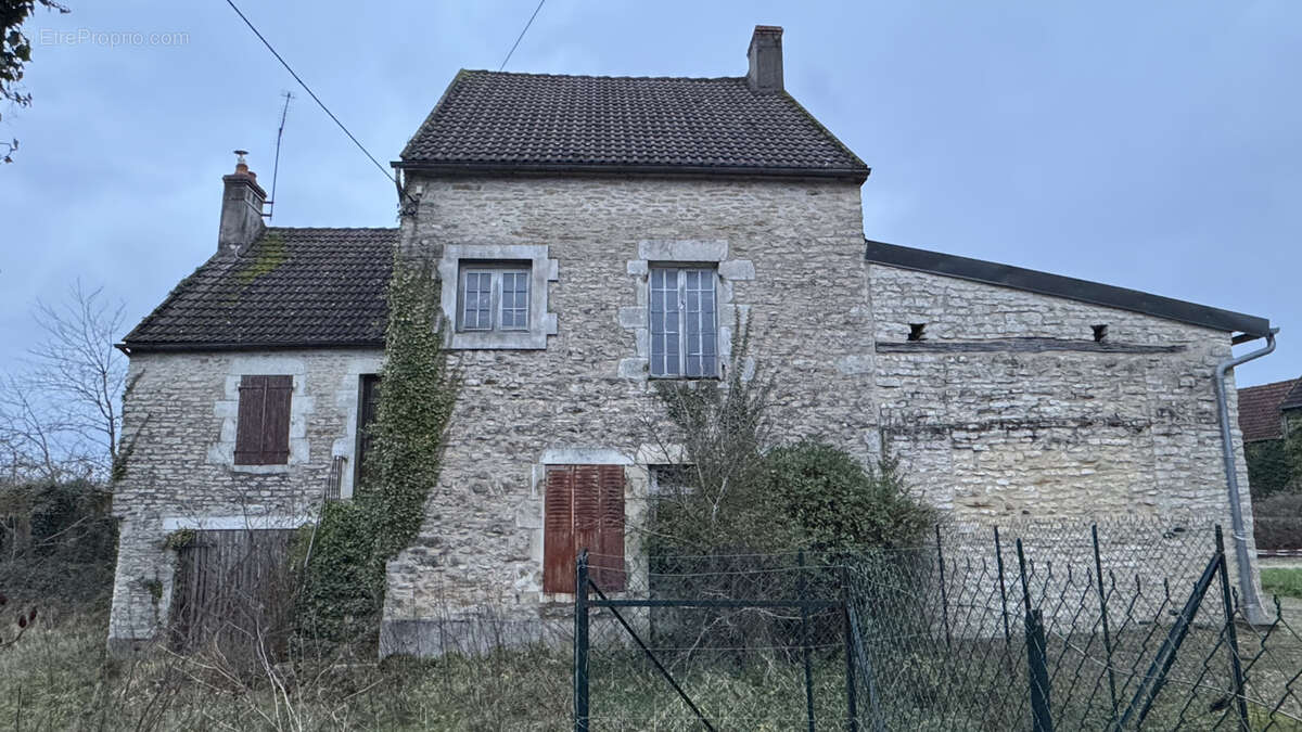 Maison à MONTILLOT