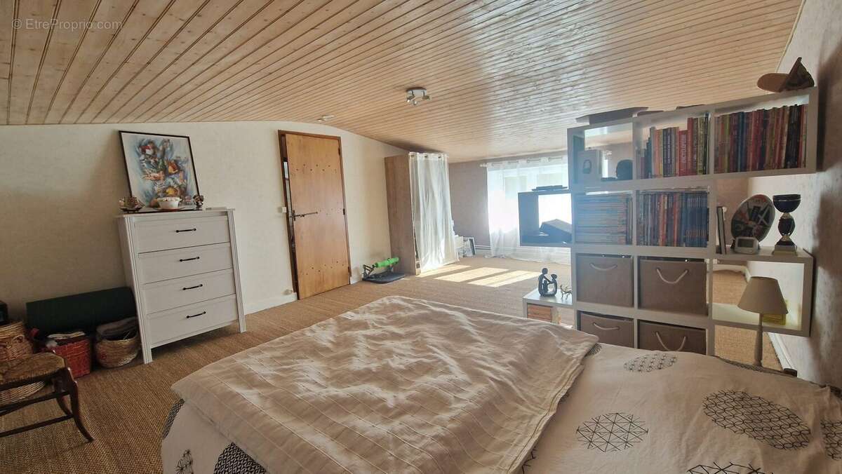 Maison 199 m² à Saint-Martin-De-Bernegoue  - photo 9