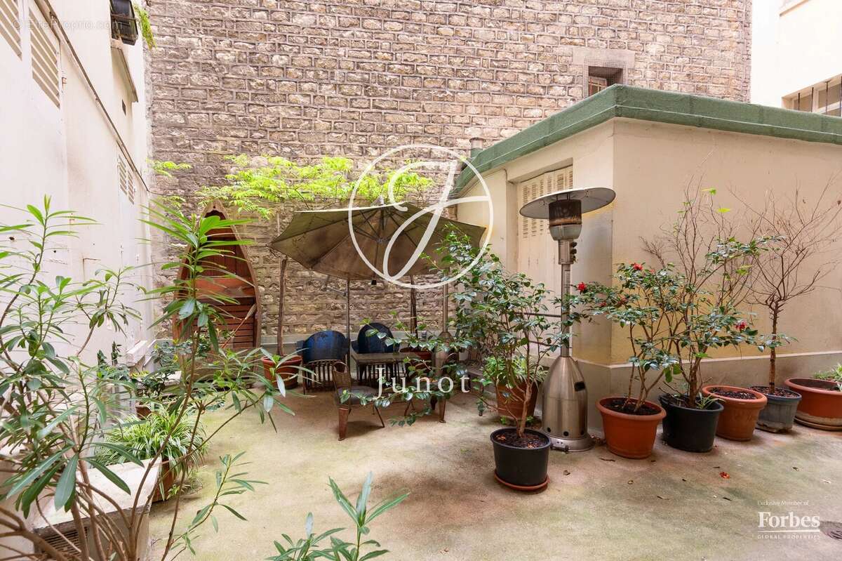 Appartement à PARIS-16E