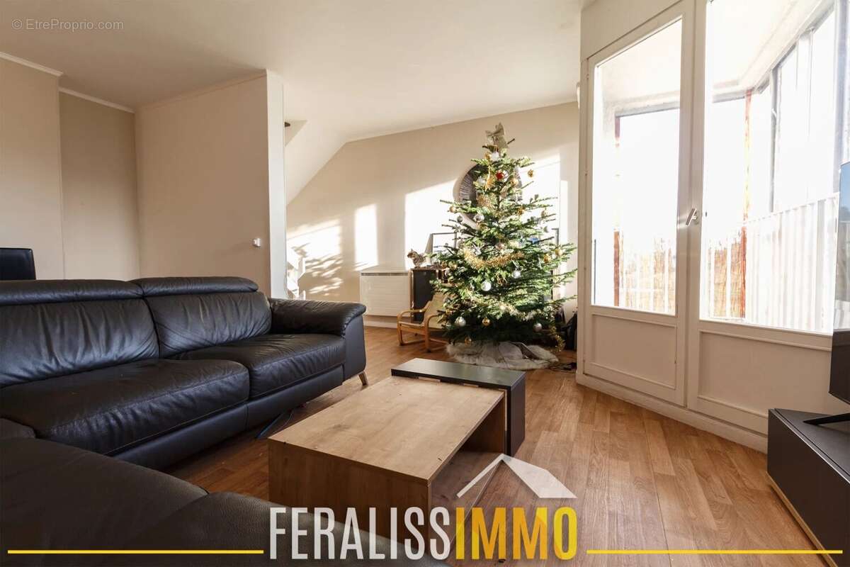 Maison à JOUY-LE-MOUTIER