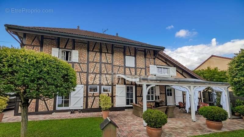 Maison de charme à Colombages de 184.67 m² à vendre 8 pièces SAINT GERMAIN DU BOIS (71) terrain de 443 m² piscine ! - photo 21