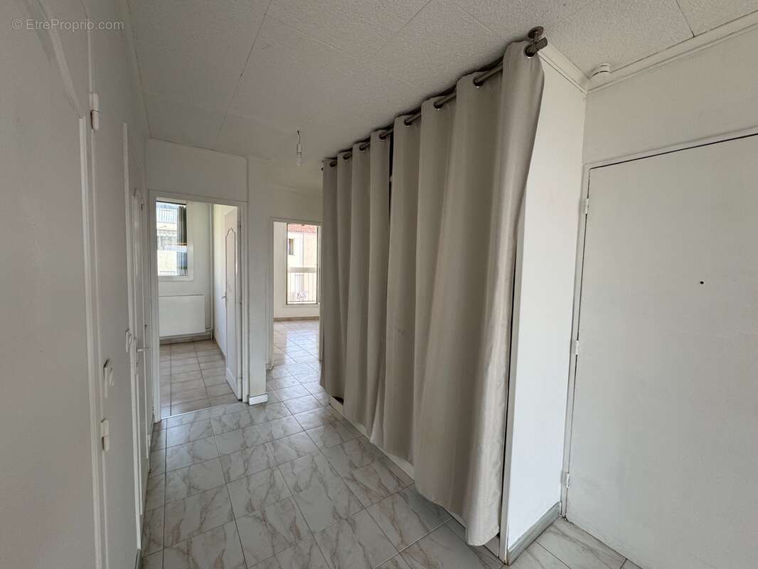 Bel appartement 5 pièces (3 chambres) avec terrasse, aperçu mer, cave et parking privé - photo 11