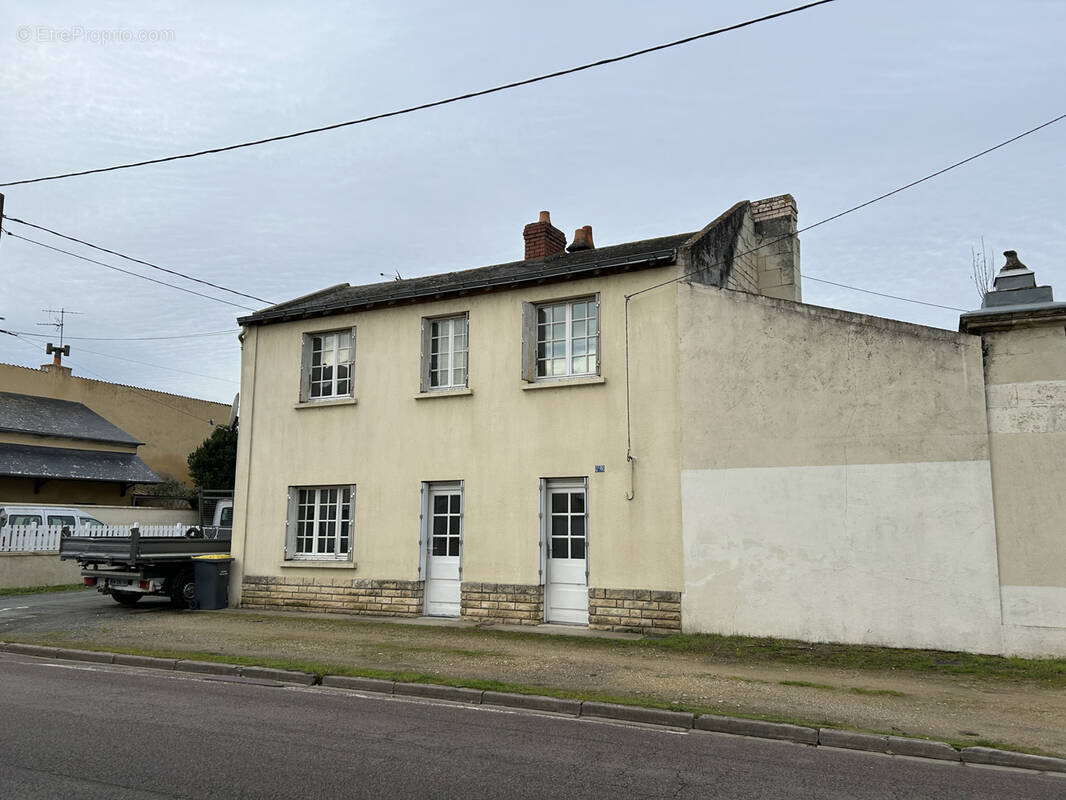 Maison à SAINT-JUST-SUR-DIVE