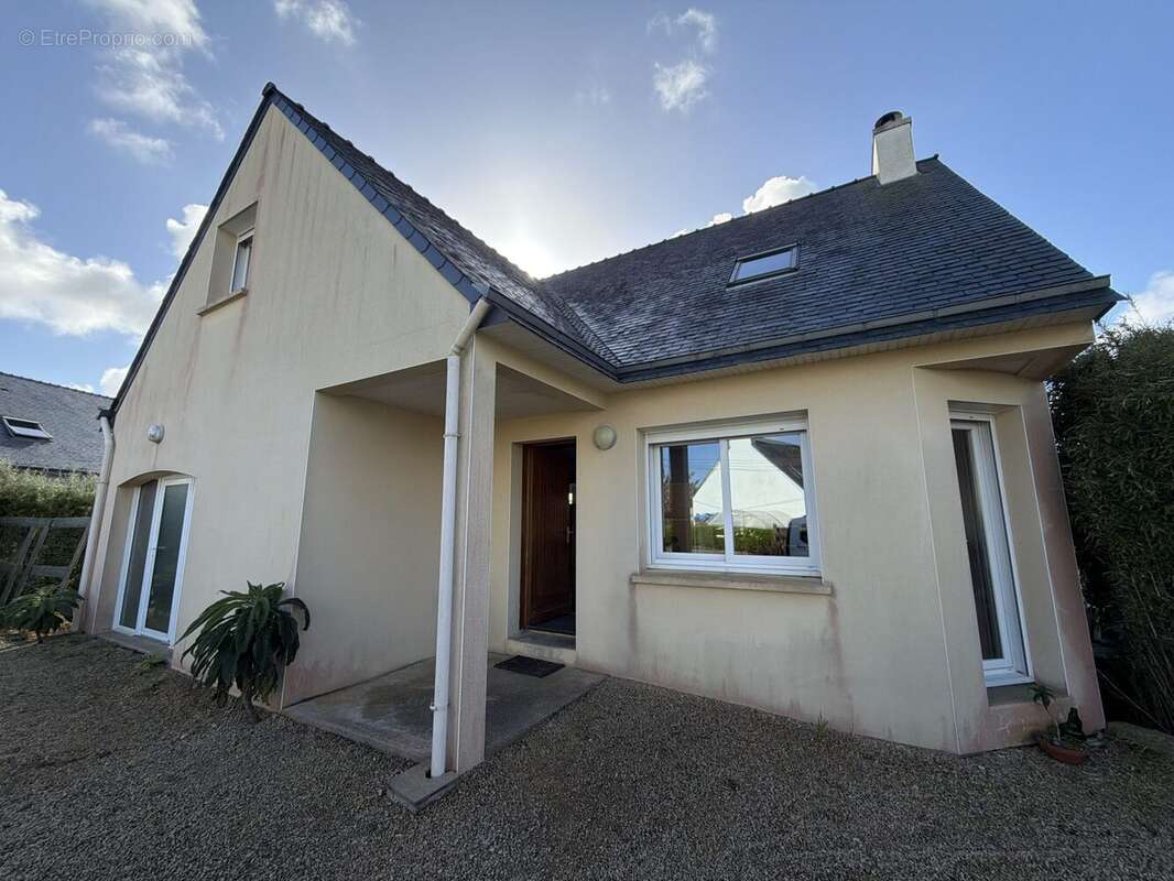 Maison à PLOUGOULM