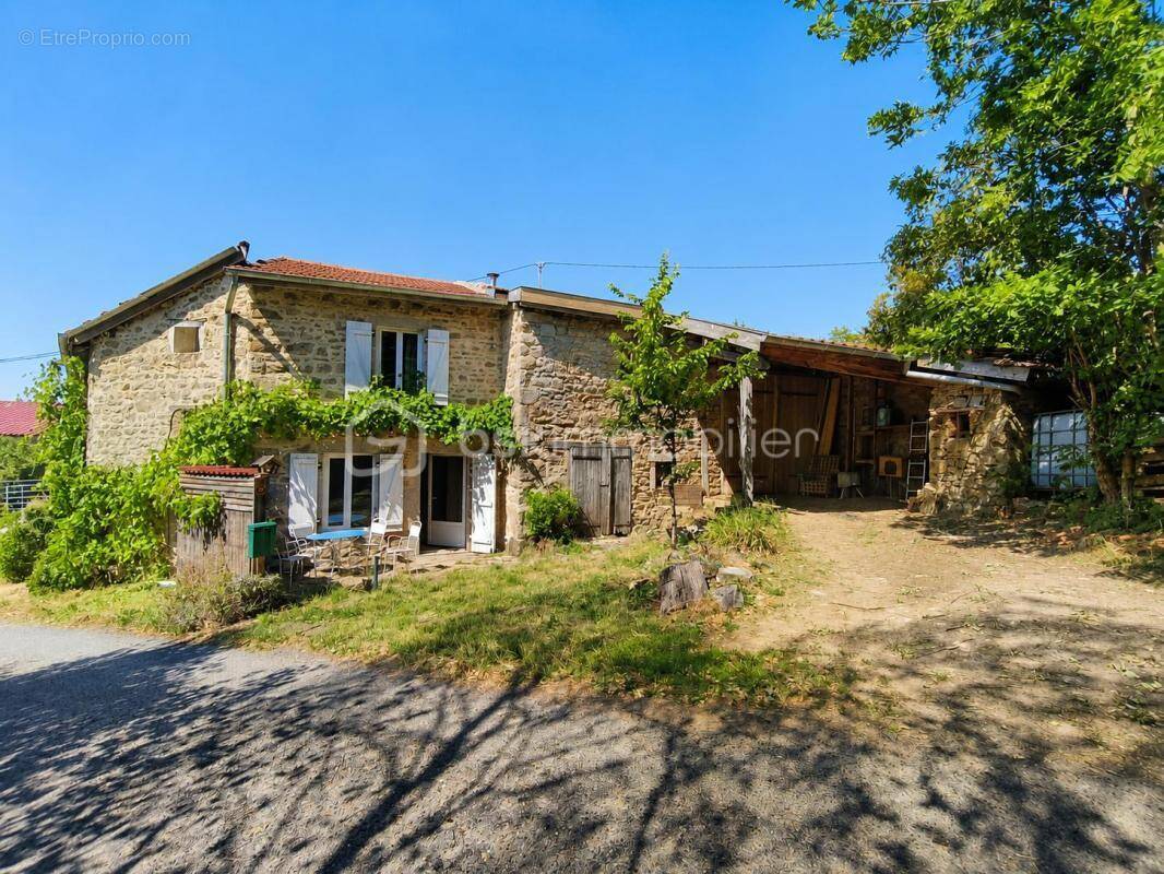 Maison à LAPRUGNE