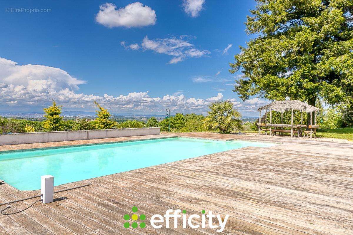 Maison à SAINT-PIERRE-DE-CHANDIEU