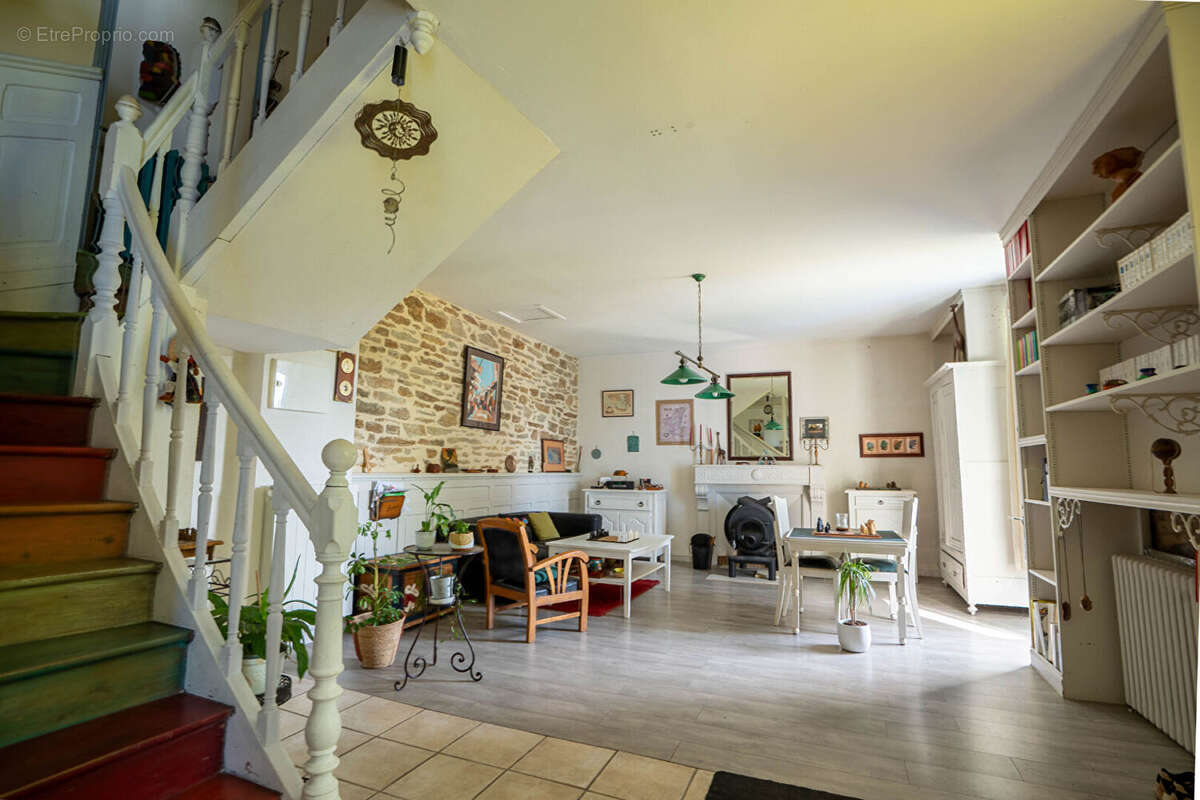 A vendre à Concarneau Maison de Maitre de 295 m² à 8 min du centre ville dans un cadre de vie idyllique ! - photo 2