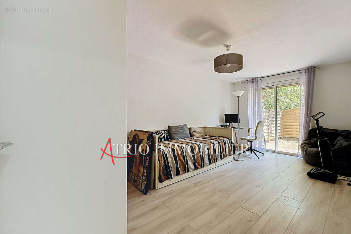 Appartement à SAINT-LAURENT-DU-VAR
