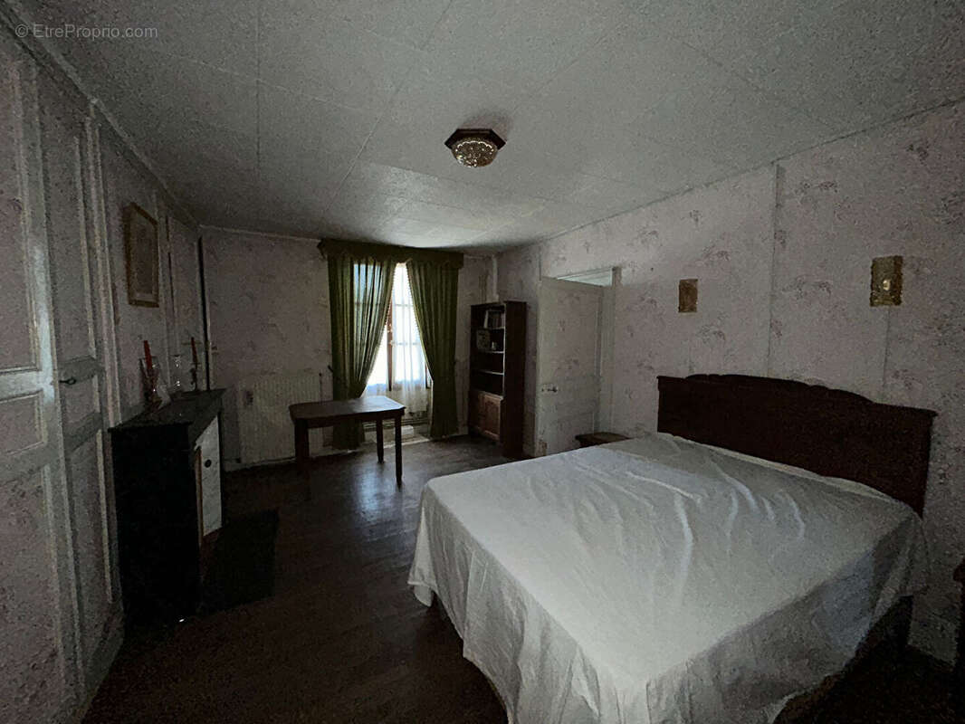 Maison à YMONVILLE