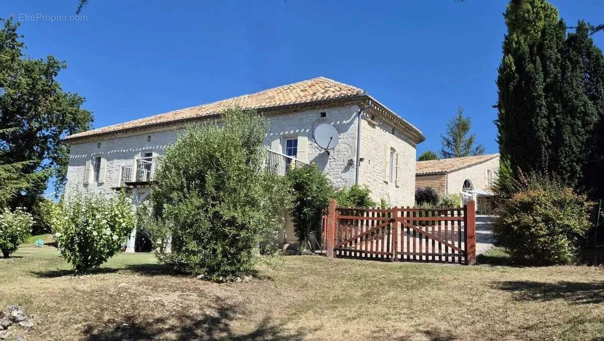 Maison à MONTAIGU-DE-QUERCY
