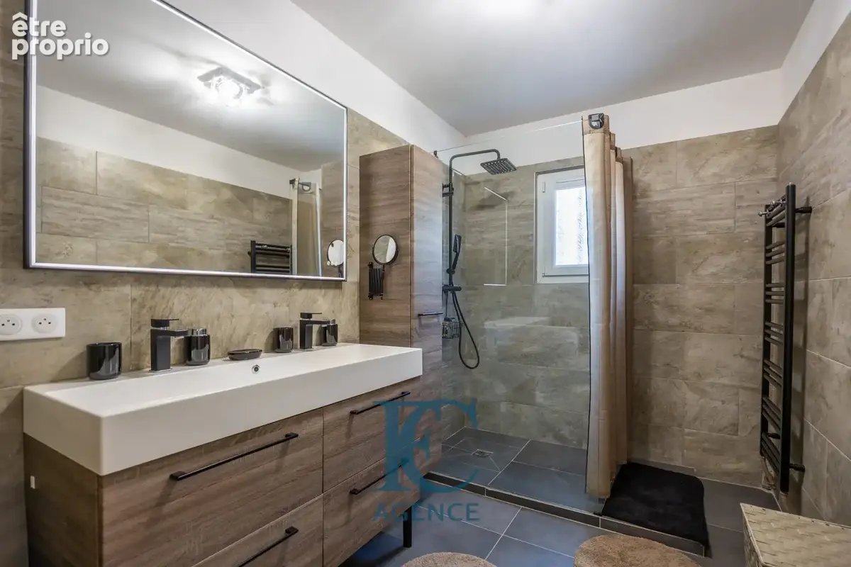 Maison de 140 m2 avec piscine à deux pas d'Ollioules et de Sanary - photo 6
