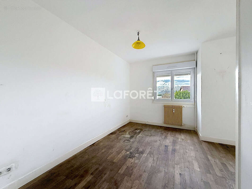 Appartement à SAINT-ETIENNE-SUR-CHALARONNE