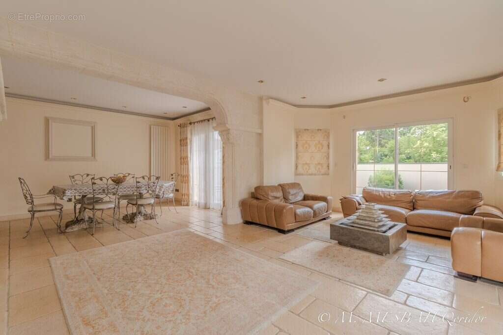 Maison à SAINT-GERMAIN-LES-ARPAJON