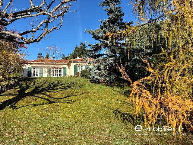 Maison à SAINT-ALBAN-LES-EAUX