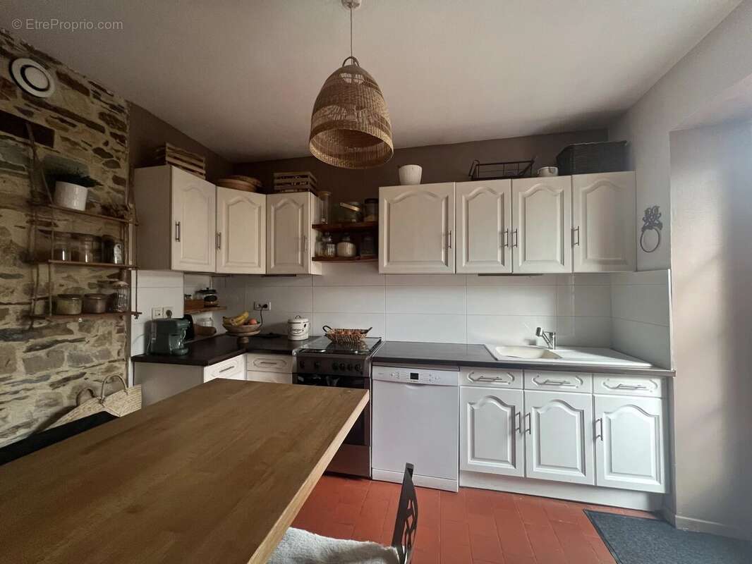 Rare à Châteaubriant : volumes généreux et emplacement privilégié à deux pas des étangs et du centre-ville. - photo 5