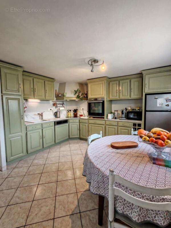 Maison à COLLONGES-LA-ROUGE