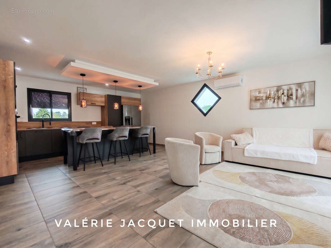Maison 85 m² à Saint-Pierre-Du-Palais  - photo 2