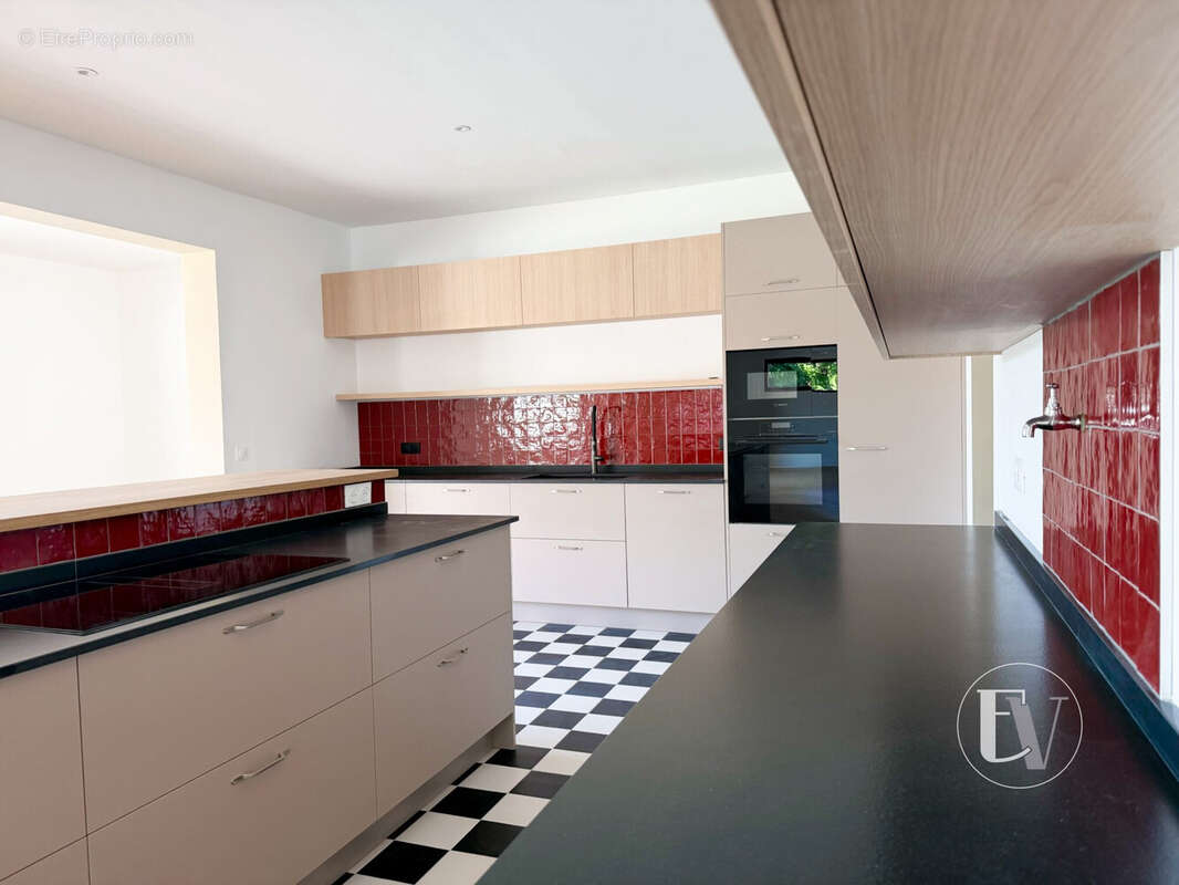 Maison 341 m² à Saint-Aubin-De-Medoc  - photo 9