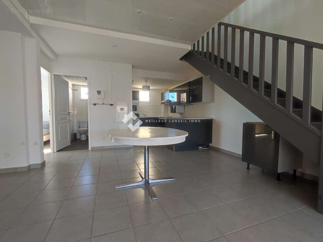 Appartement 106 m² à Fleury  - photo 3