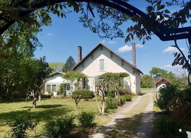 Maison à MONTPON-MENESTEROL