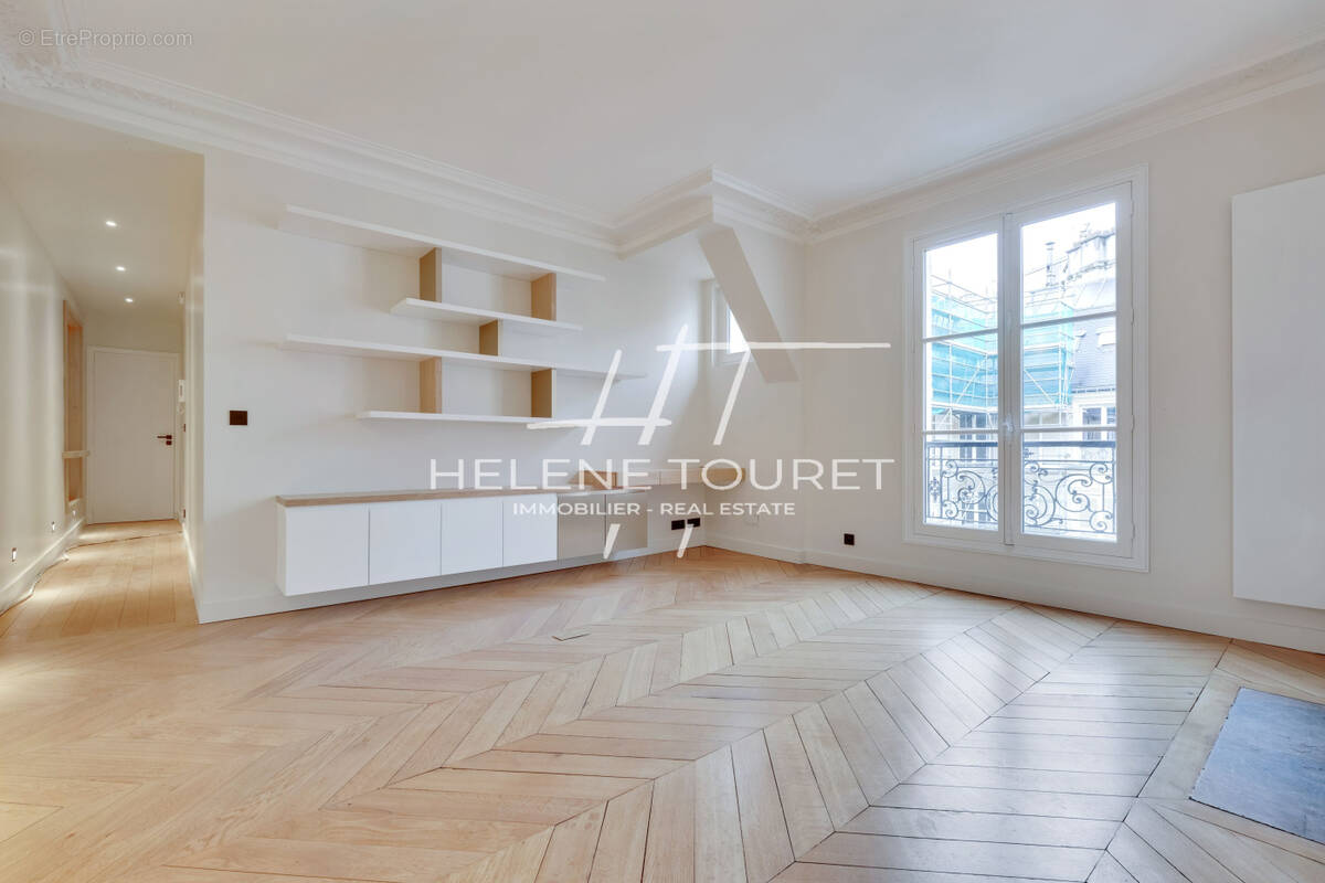 Appartement à PARIS-8E