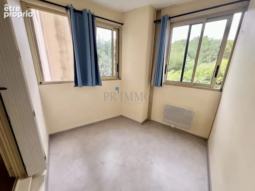Fréjus studio avec loggia fermée à vendre, proche Centre - photo 3