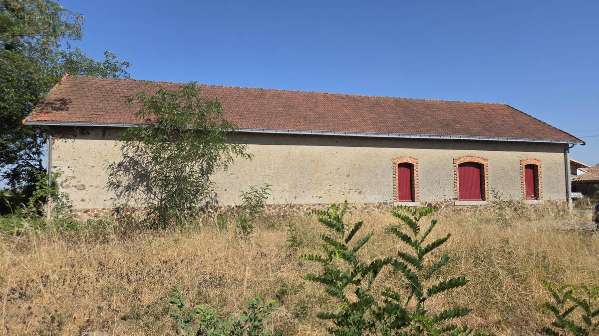 Maison à MONNIERES