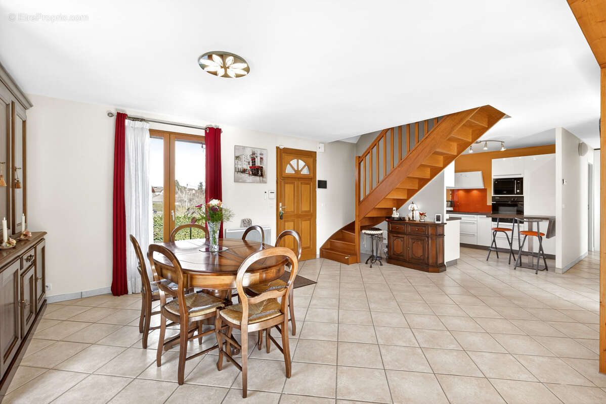 Challes les Eaux - Belle maison de 2007 de 195m2 - Sous-sol complet - photo 5