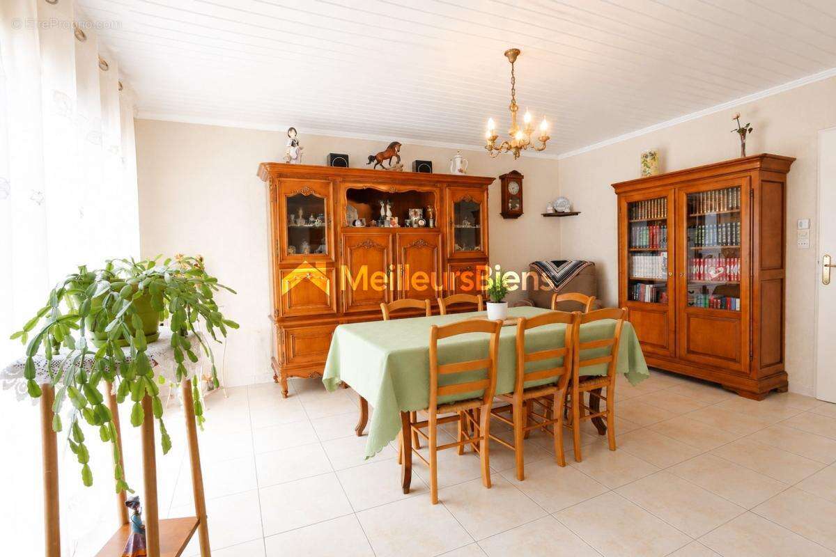 Maison familiale 101 m² avec 3 chambres et jardin arboré de 688 m² – Cholet - photo 2