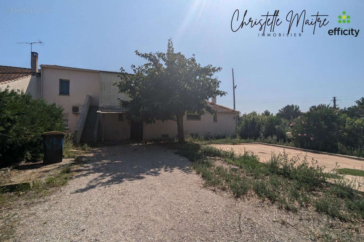 Maison 277 m² à Saint-Martin-De-Crau  - photo 5