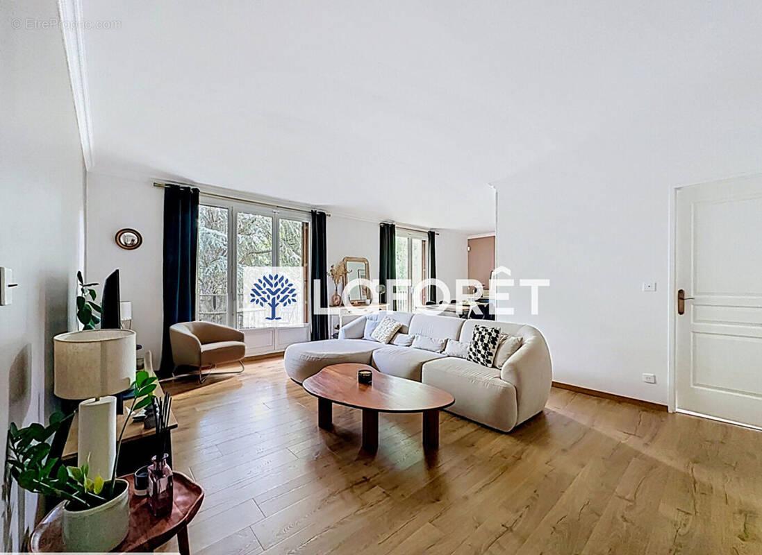 Appartement à MAREIL-MARLY
