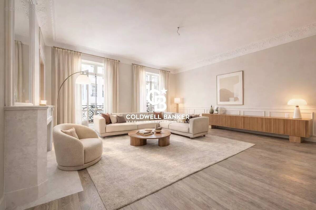 Appartement à PARIS-16E