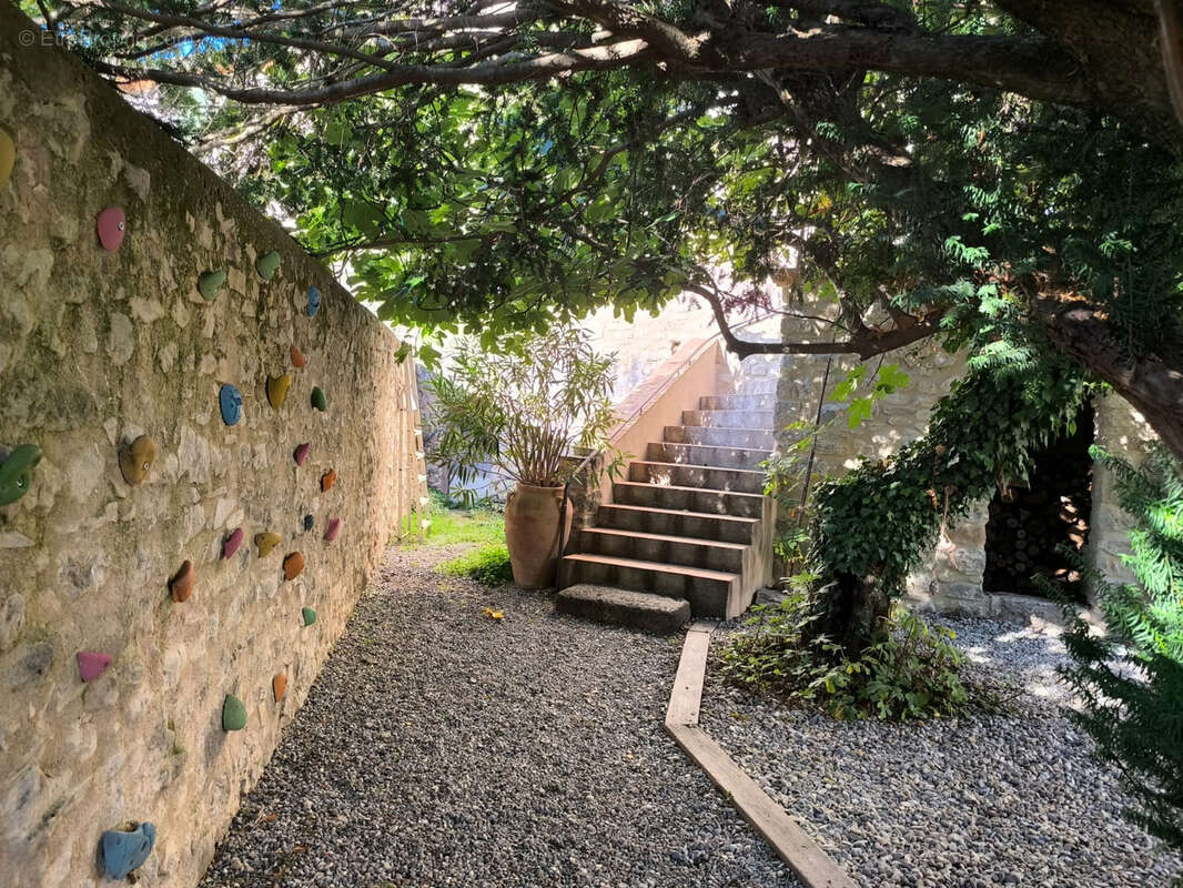 Maison à LA BASTIDE-DES-JOURDANS