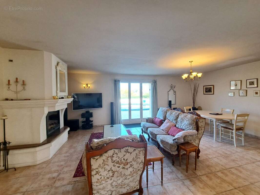 Maison à VALENCE-SUR-BAISE