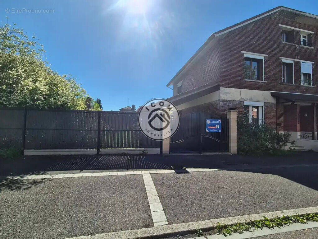 Maison à AULNOYE-AYMERIES