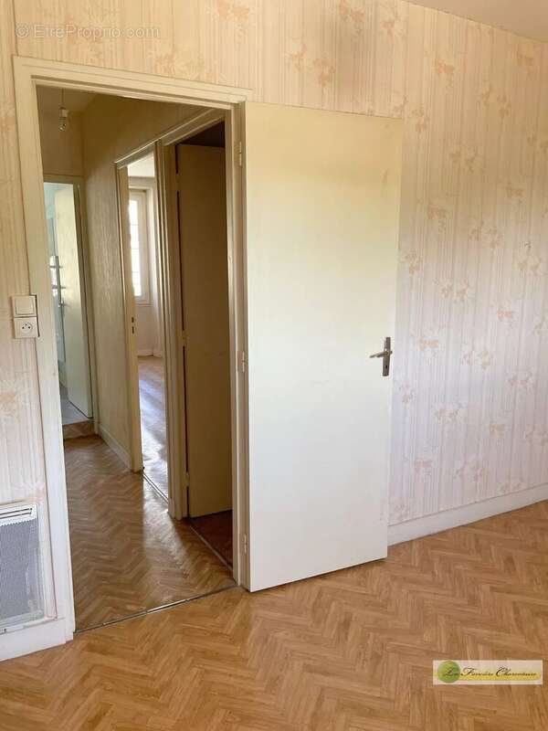 Maison 80 m² à Aigre  - photo 14
