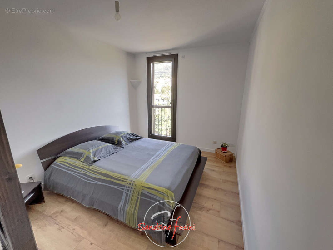 Appartement à CARROS