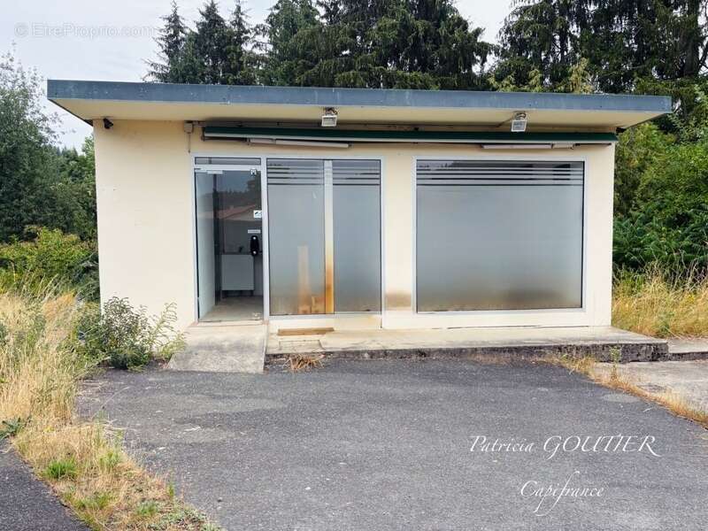 Proche de NOIRETABLE  (42) Local commercial/bureau de 50 M2 avec grand parking clos - photo 6