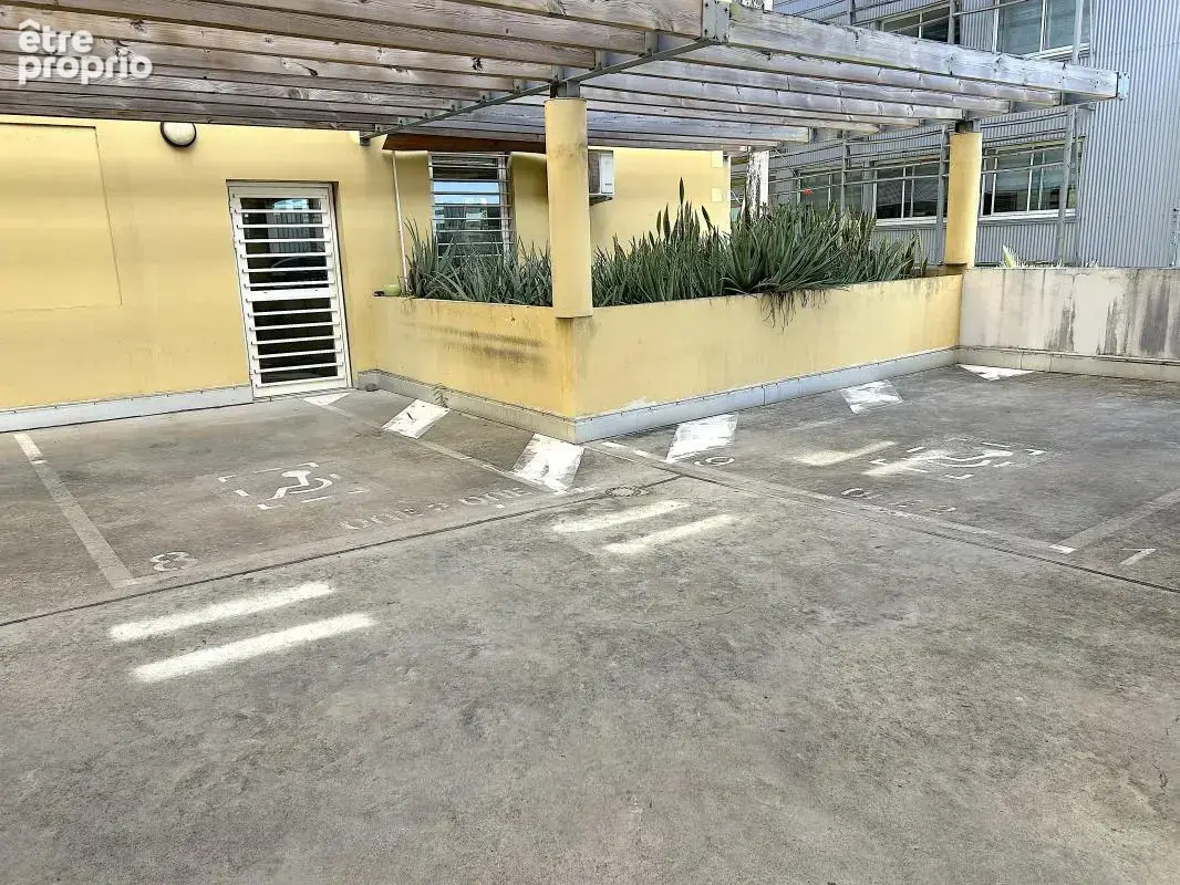 A acheter - bureaux avec 7 stationnements - photo 10