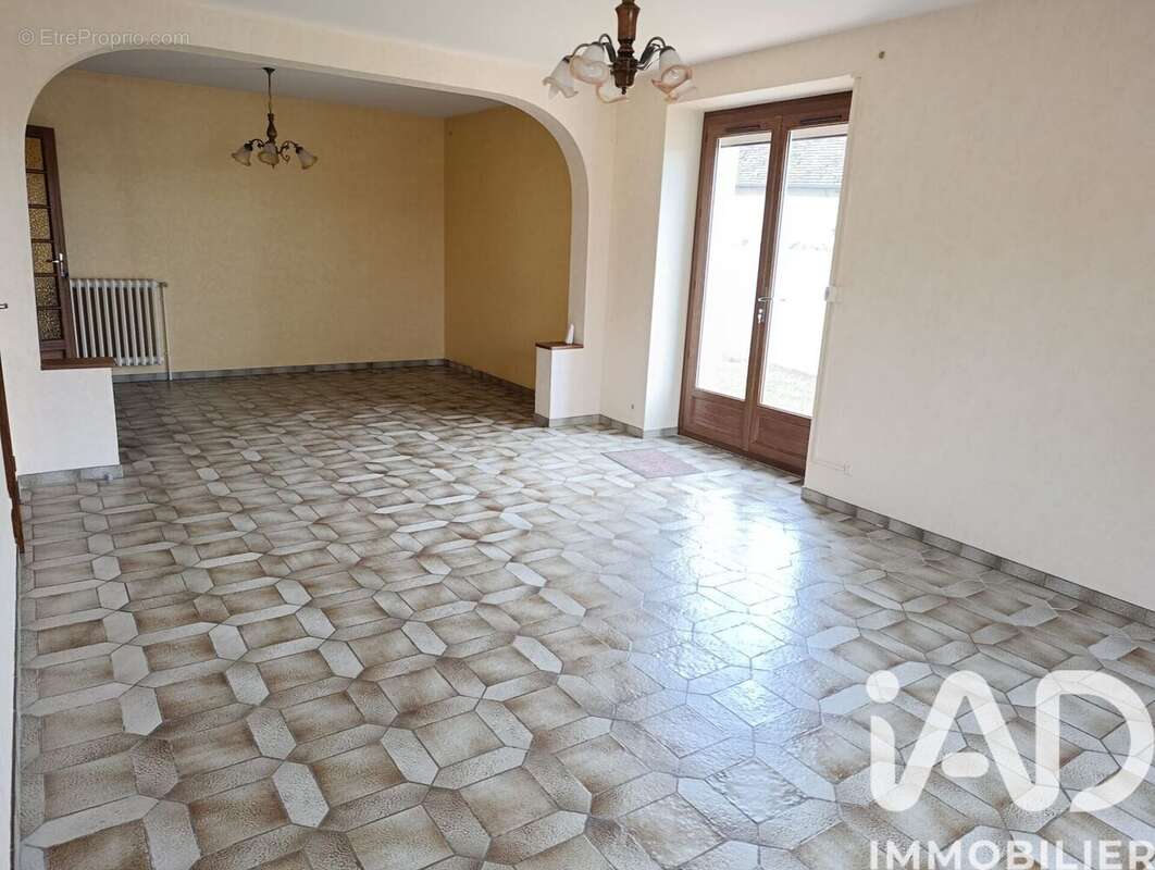 Maison 135 m² à Coulommiers-La-Tour  - photo 3
