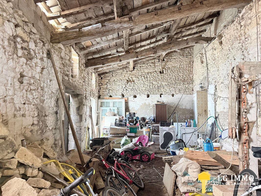 Bâtisse charentaise de 1750 à fort potentiel - photo 14