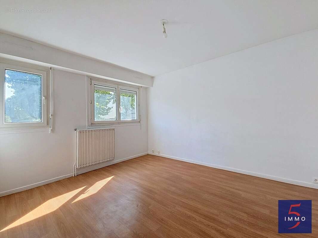 Quartier la varenne - beau studio 27 m² cave et parking ! - photo 2