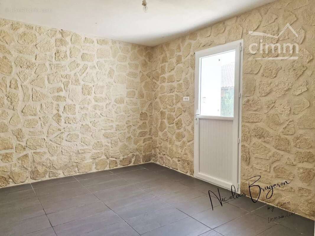 En exclusivité – deux maisons, revenu locatif immédiat et 1 505 m² de terrain - photo 18