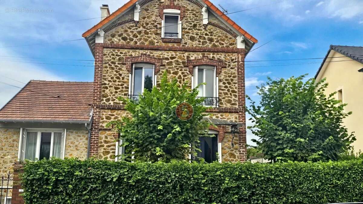 Maison 160 m² à Le Raincy  - photo 2