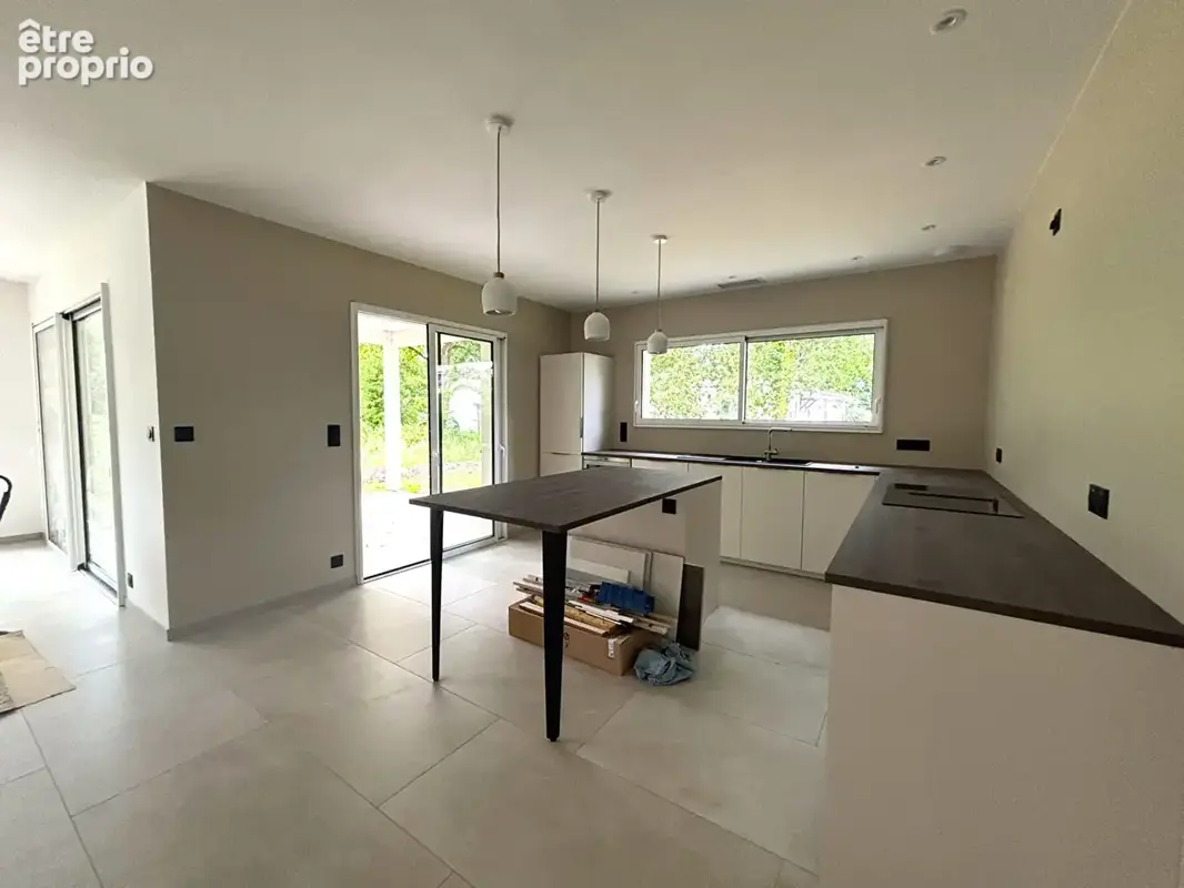 Maison neuve 134 m² - plain-pied proche commerces et collège ! - photo 5