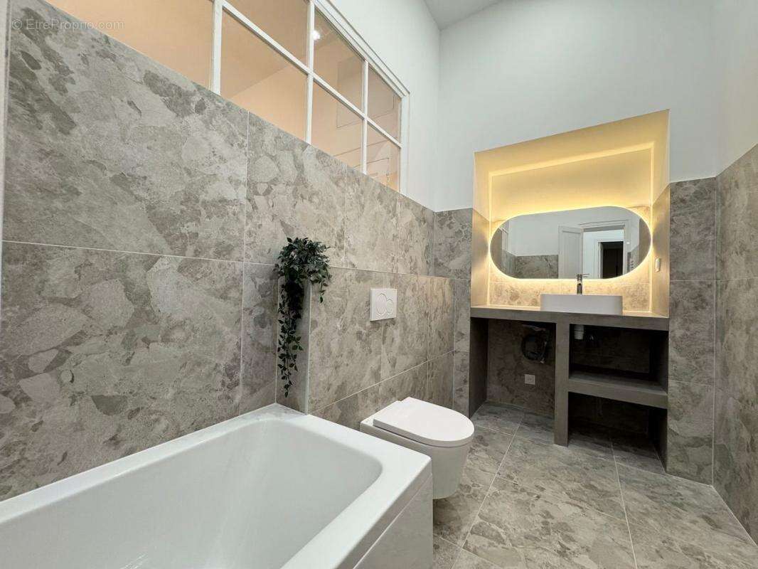 Appartement à MARSEILLE-1E