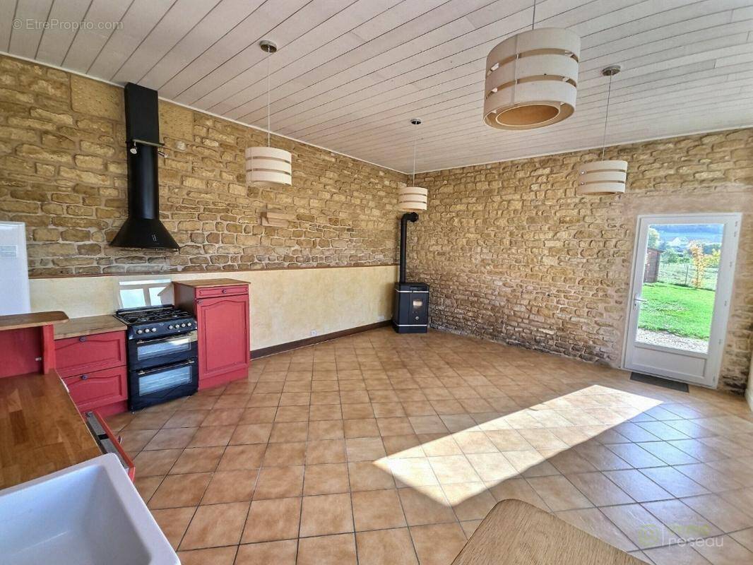 Maison à CHEVEUGES