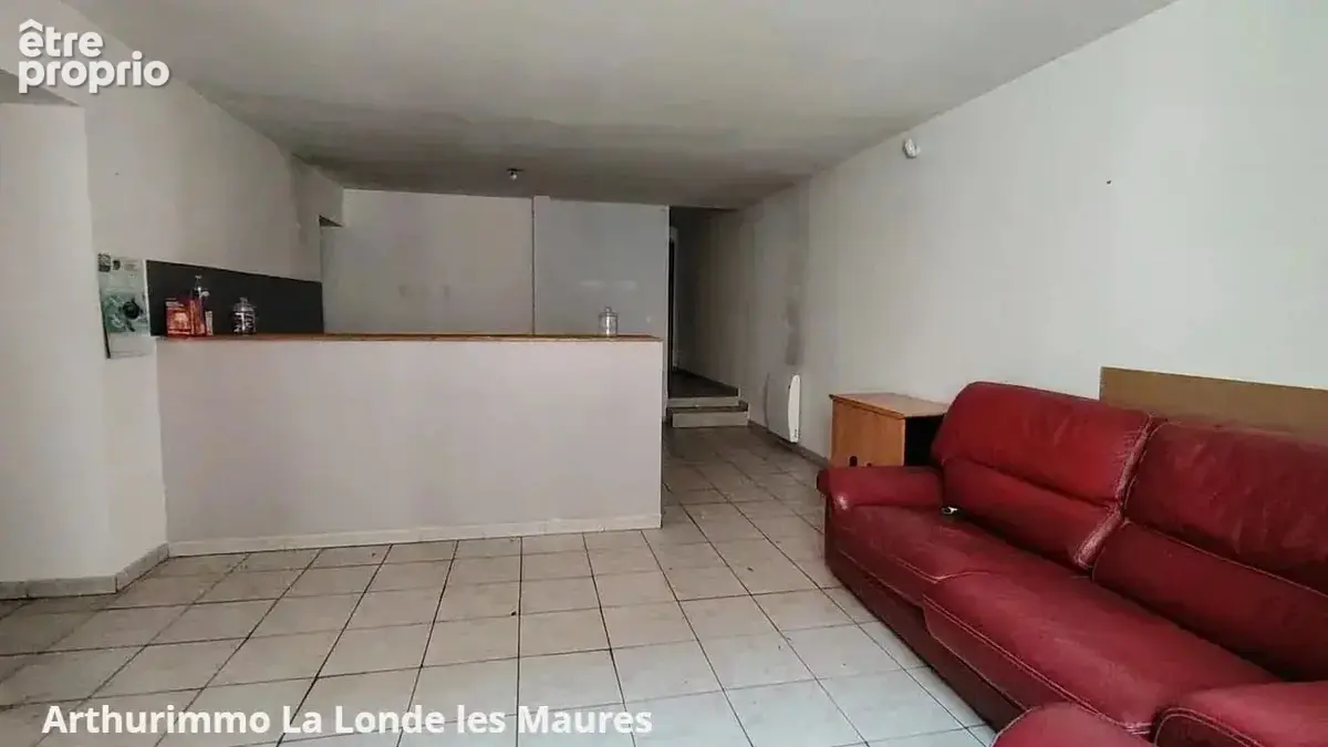 Immeuble composé de trois T3 et un commerce à La Roquebrussanne - photo 12