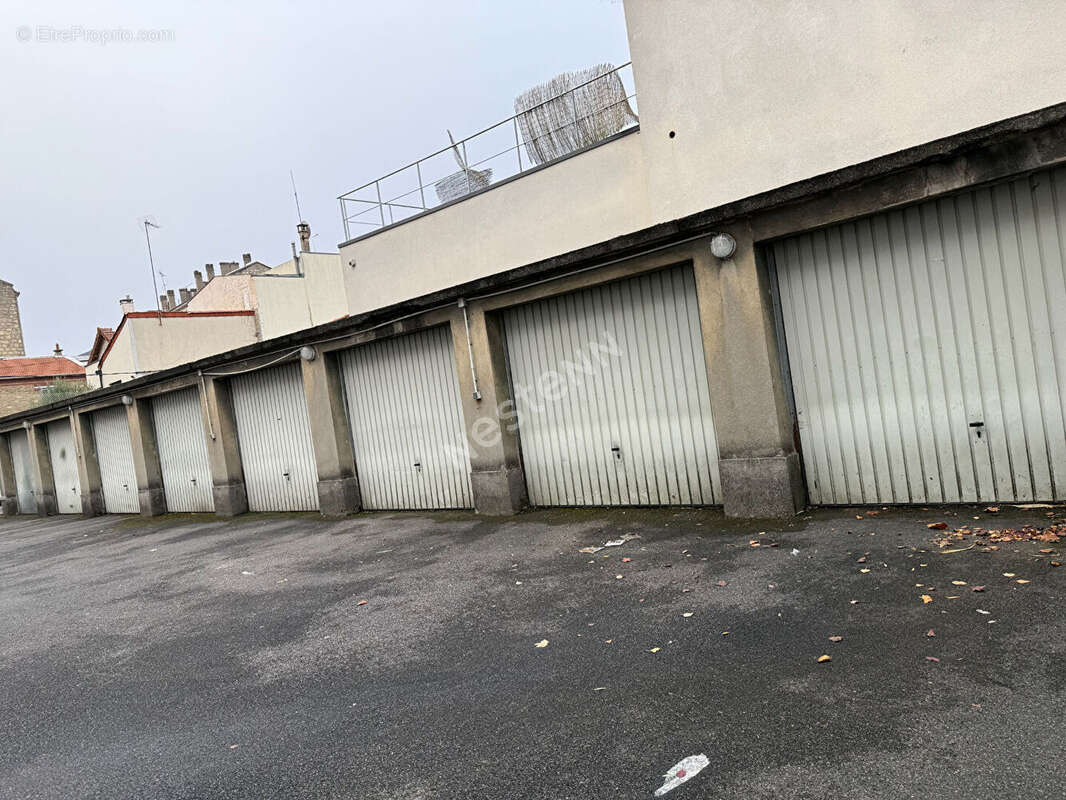 Ideal investisseur ensemble de 10 box et 20 places de parking sur montreuil, quartier croix de chavaux ,  a vendre 10 boxes et 2 - photo 2