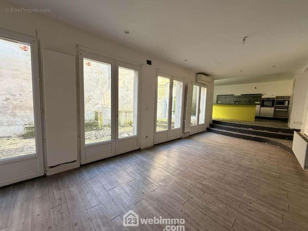 Elle est ouverte sur ... - Maison à CRECY-SUR-SERRE